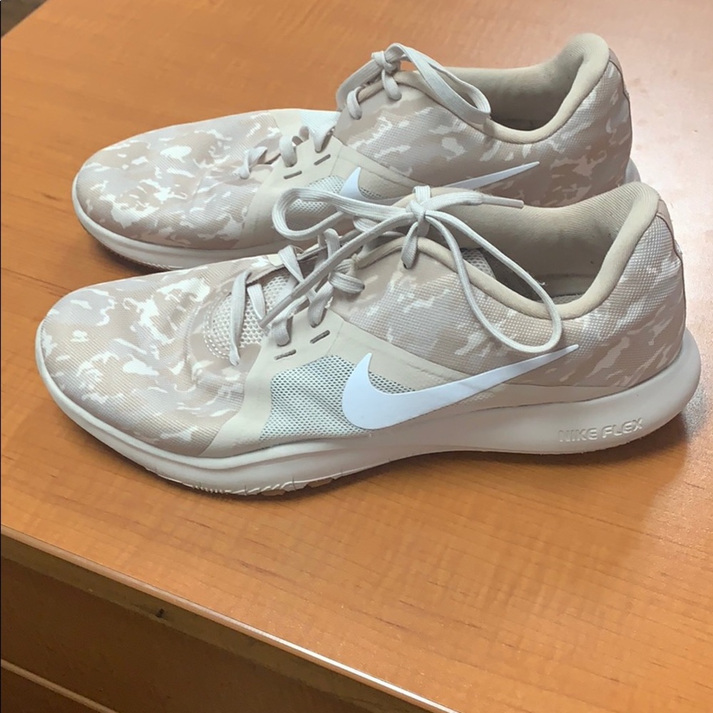 Khaki camo Nike Flex TR8